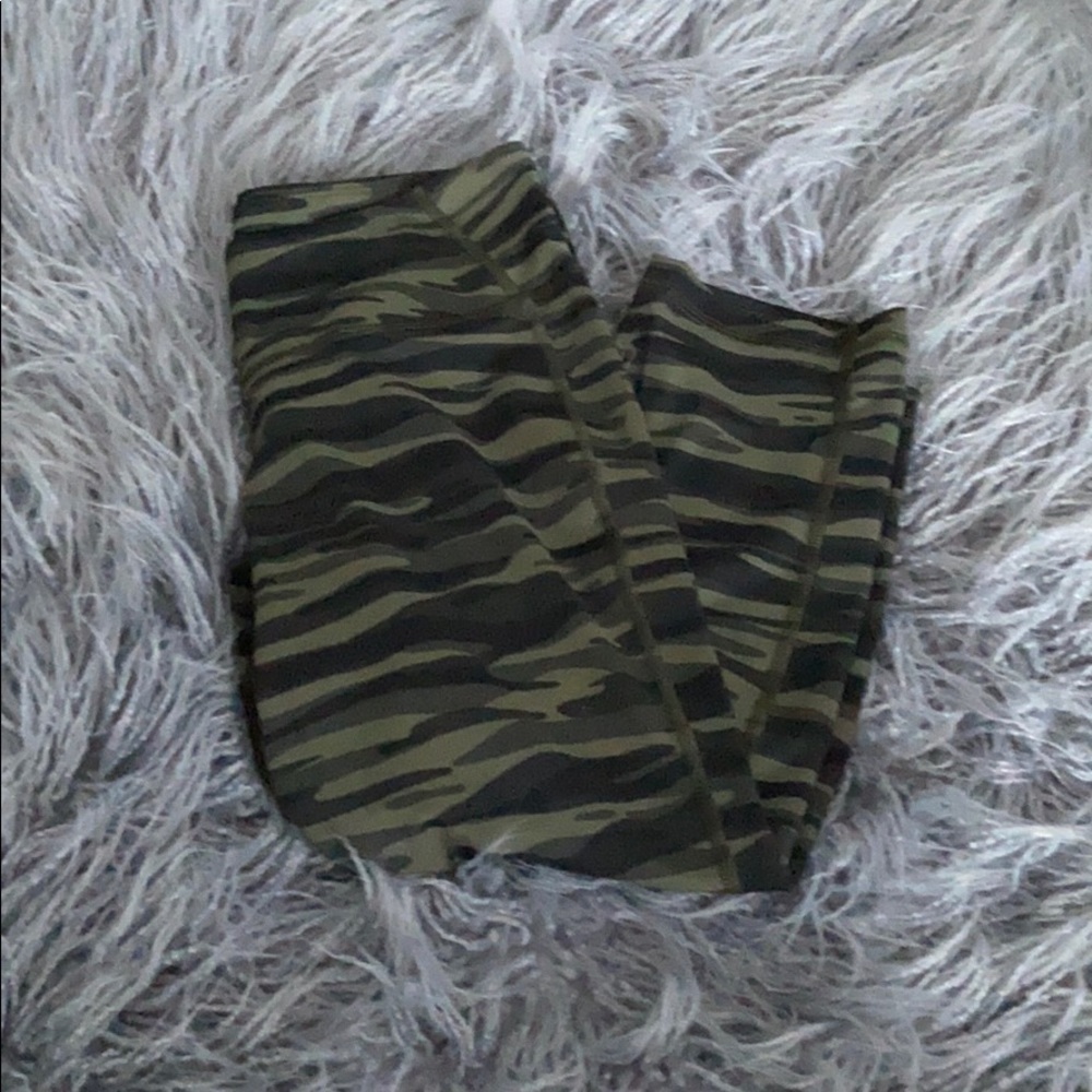 Woman’s Camo Old Navy Yoga Pants// size M